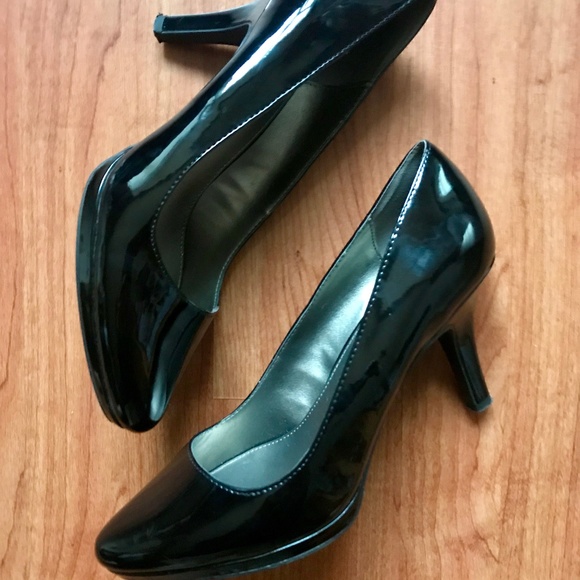 bandolino patent leather shoes